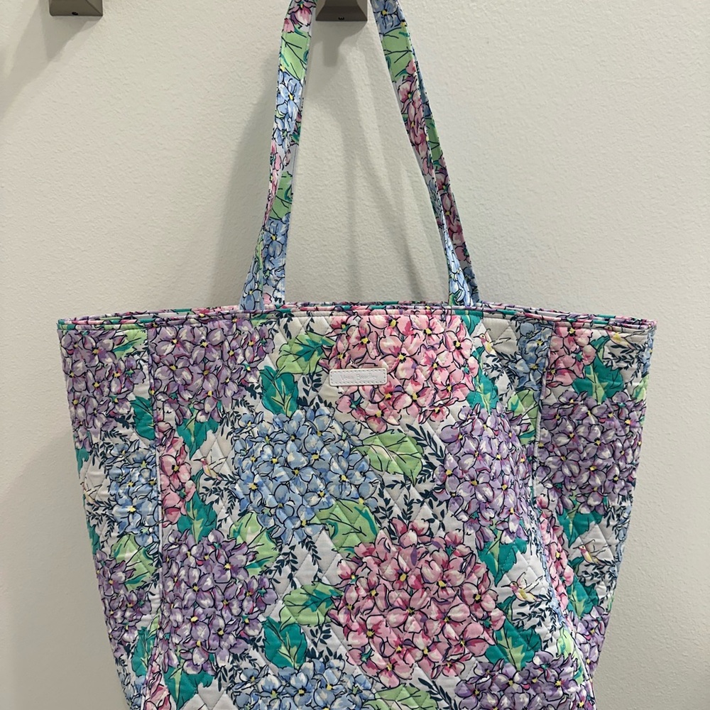 Vera Bradley Happy Hydrangeas Large Tote NWOT